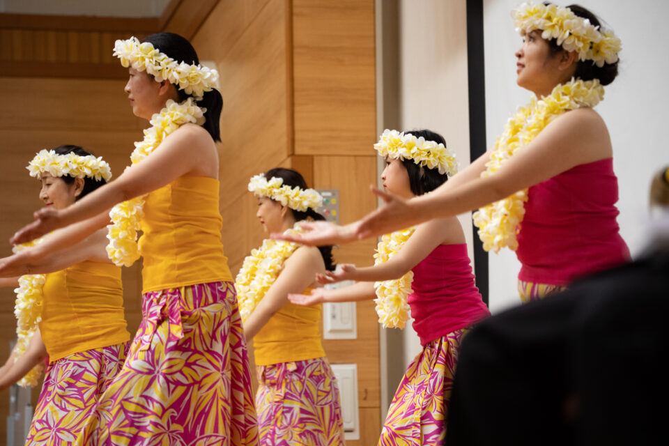 エコモマイリコ、舞台パフォーマンスの様子