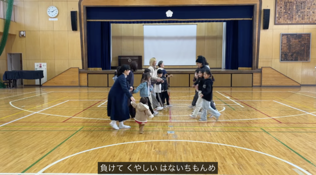 「やってみよう！世界のあそび歌」はないちもんめ（日本）