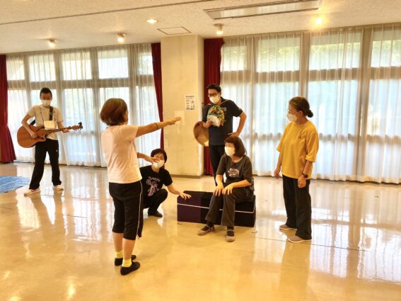 綾瀬シニア劇団舞台練習の様子